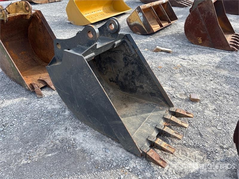24 in Digging Backhoe Rear Bucket - Fits Ford / Ne Buckets