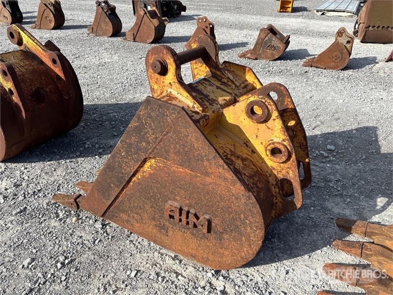 24 in Digging Backhoe Rear Bucket - Fits Case 580K Žlice