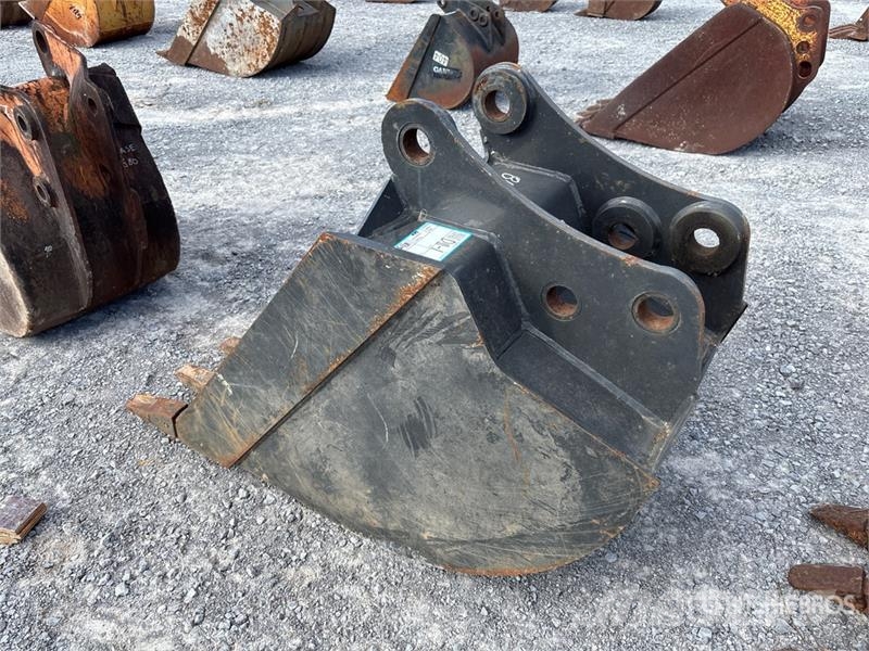 24 in Digging Backhoe Rear Bucket - Fits Ford / Ne Buckets
