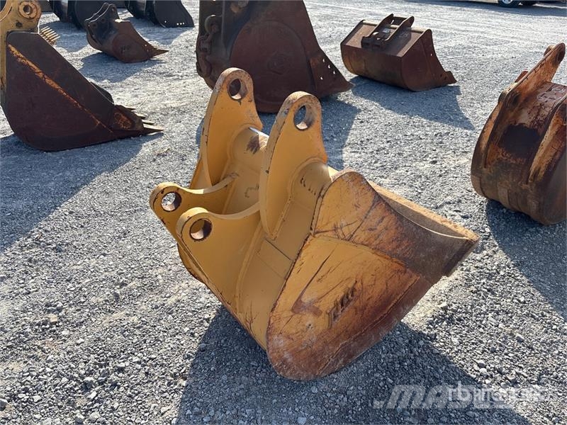 24 in Digging Backhoe Rear Bucket - Fits Case 580K Žlice