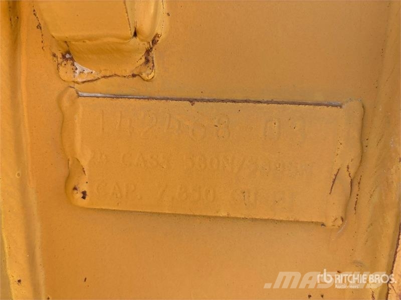 24 in Digging Backhoe Rear Bucket - Fits Case 580K Žlice