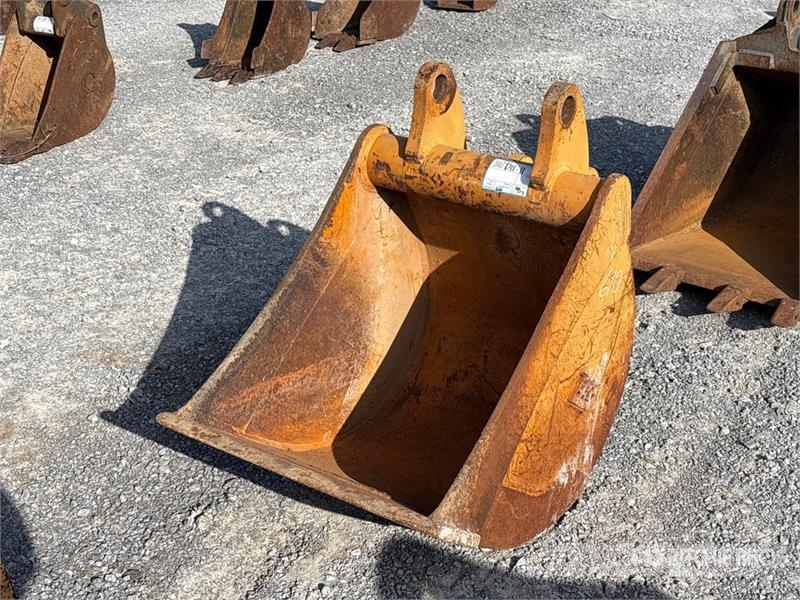 24 in Digging Backhoe Rear Bucket - Fits Case 580K Žlice