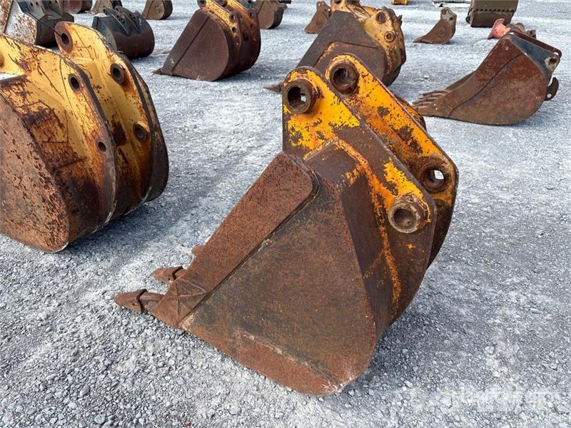 24 in Digging Backhoe Rear Bucket - Fits JCB 3CX / Žlice