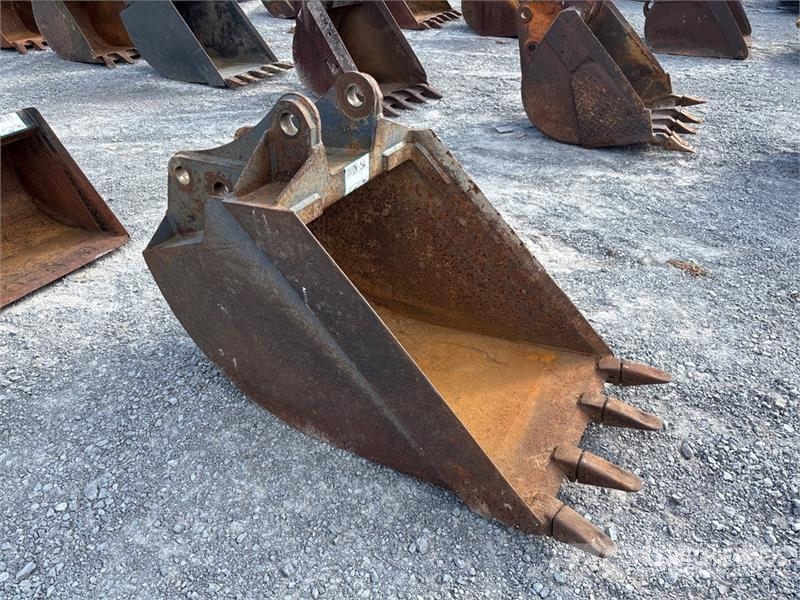 24 in Digging Backhoe Rear Bucket - Fits Ford/New Žlice