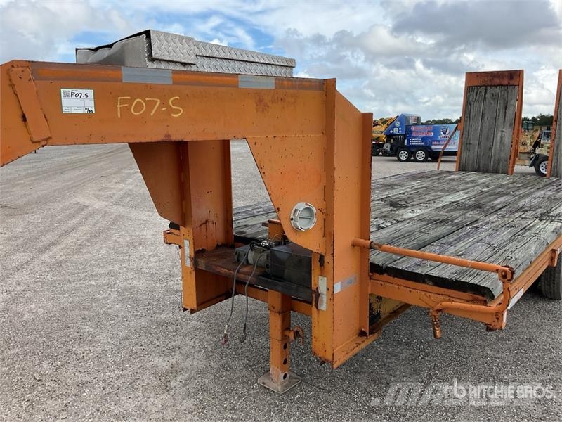  25 ft T/A Gooseneck Equipment Trailer Autovežių priekabos
