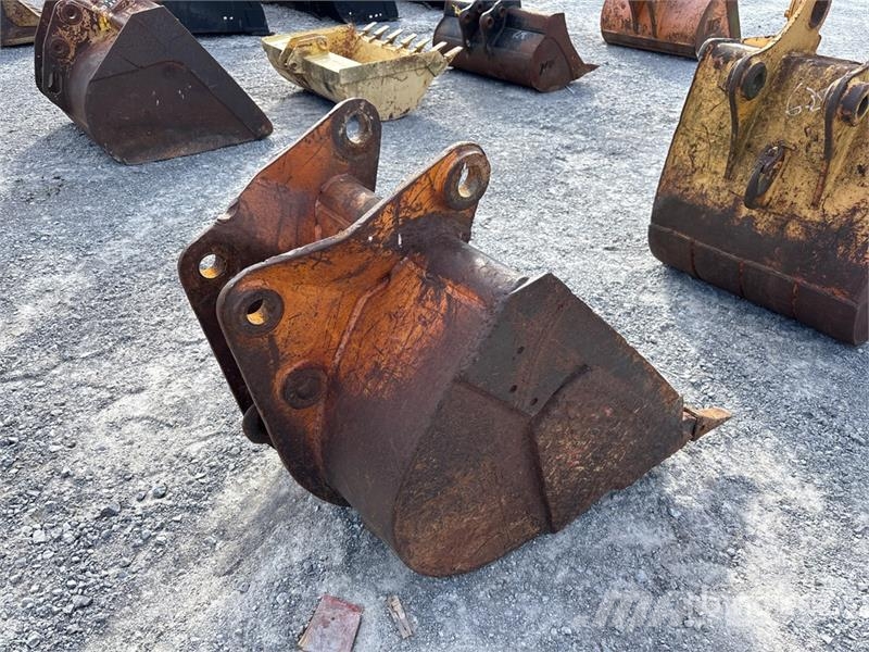  28 in Digging Backhoe Rear Bucket - Fits Case 580K Kašike / Korpe