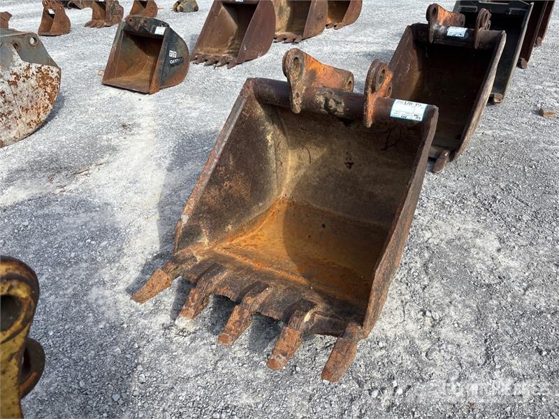  28 in Digging Backhoe Rear Bucket - Fits Case 580K Kašike / Korpe