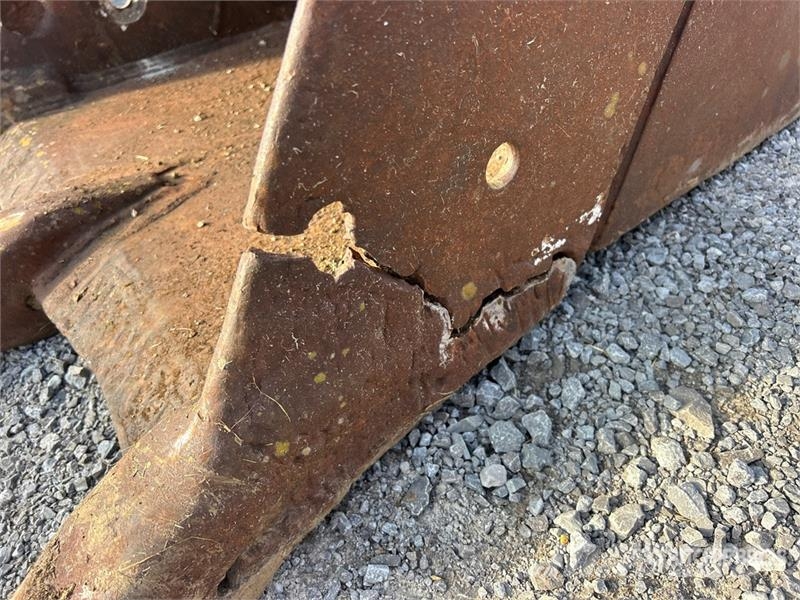 28 in Digging Excavator Bucket - Fits Cat 323 Žlice