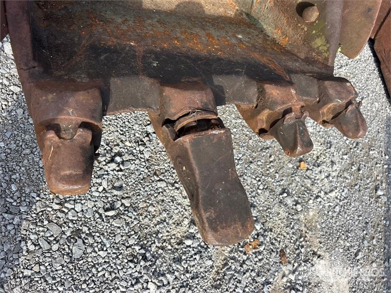 28 in Digging Excavator Bucket - Fits Cat 320 Žlice