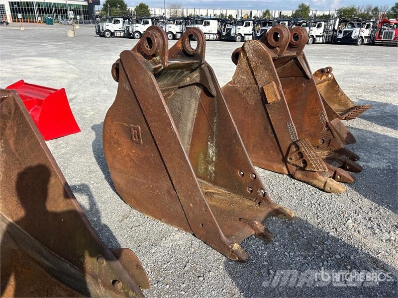 28 in Digging Excavator Bucket - Fits Cat 323 Žlice