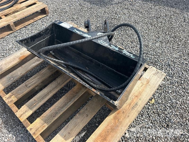 32 in Hydraulic Tilting Excavator Bucket (Unused) Łyżki do ładowarek