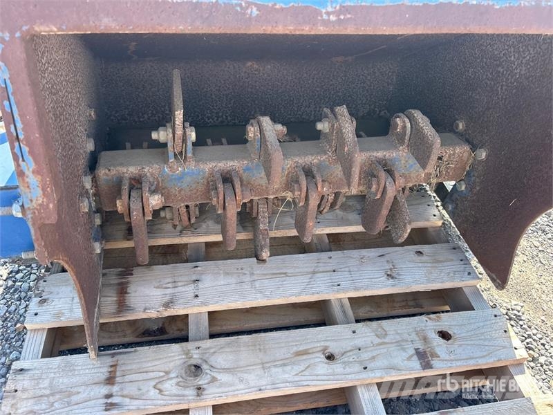  32 in Tractor Tiller ماكينات زراعية - غير ذلك