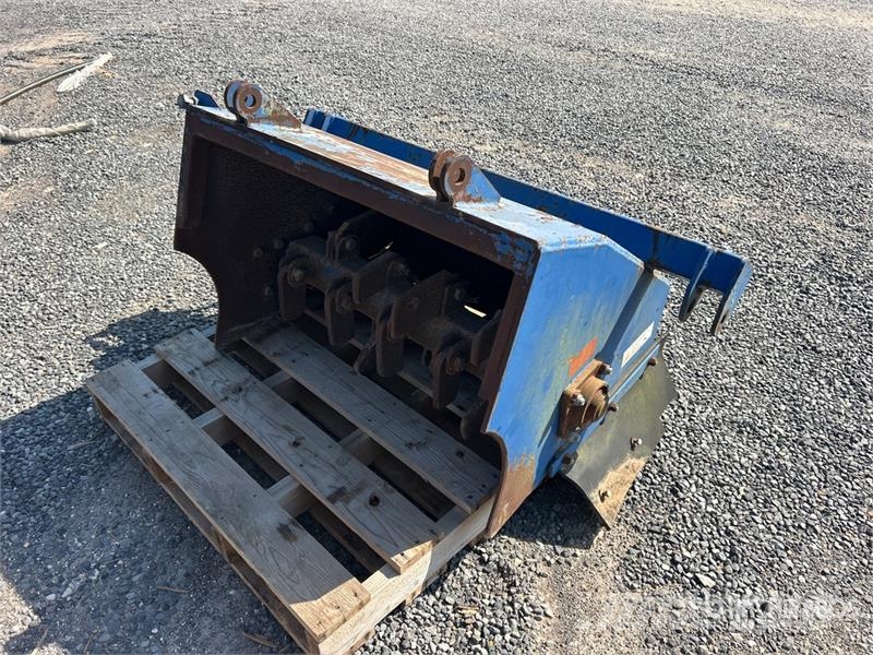  32 in Tractor Tiller ماكينات زراعية - غير ذلك