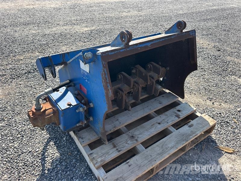  32 in Tractor Tiller ماكينات زراعية - غير ذلك