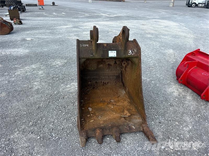 34 in Digging Excavator Bucket - Fits Cat 323 Buckets