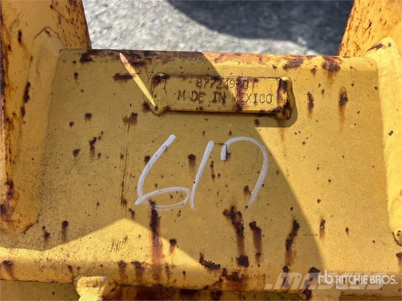 36 in Digging Backhoe Rear Bucket - Fits Case 580K Kašike / Korpe