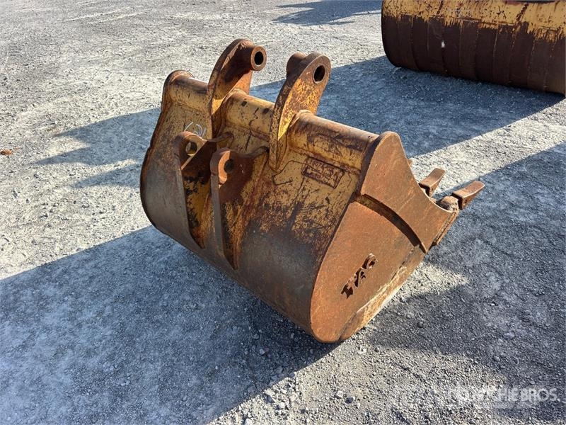 36 in Digging Backhoe Rear Bucket - Fits Case 580K Žlice