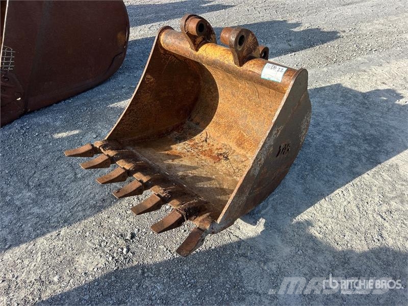 36 in Digging Backhoe Rear Bucket - Fits Case 580K Žlice