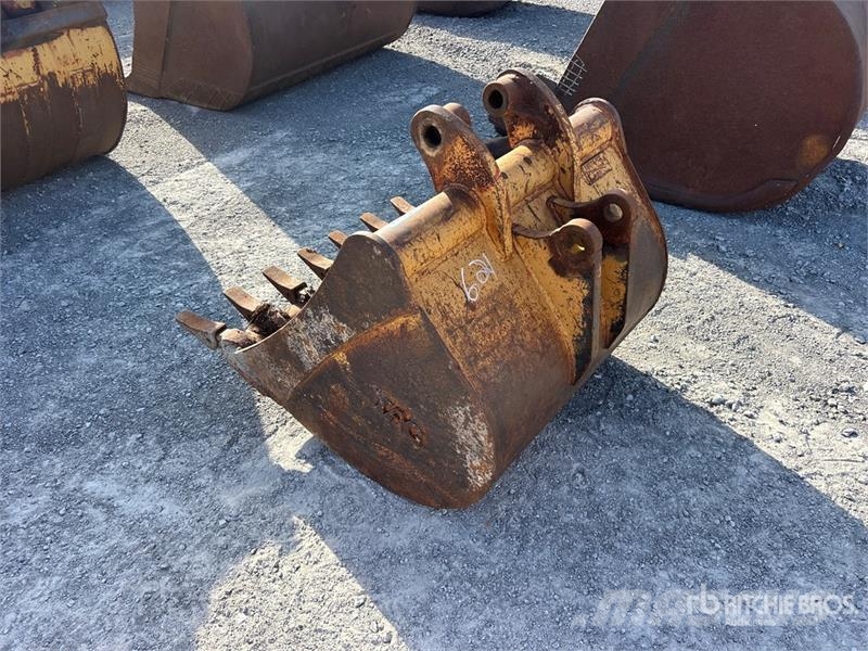 36 in Digging Backhoe Rear Bucket - Fits Case 580K Žlice