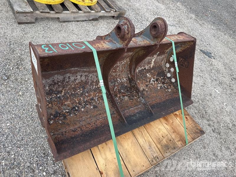  39 in Cleanup Excavator Bucket - Fits Cat 303 Kauhat