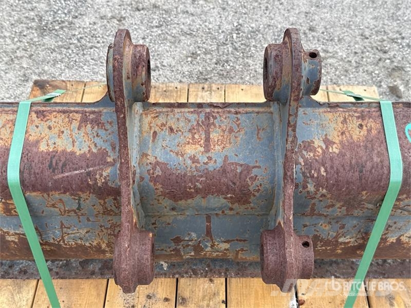  39 in Cleanup Excavator Bucket - Fits Cat 303 Kauhat