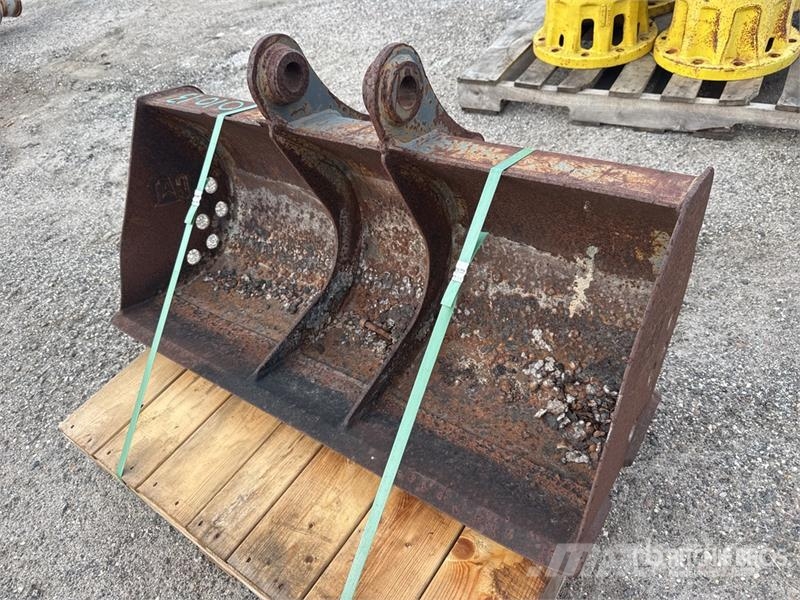  39 in Cleanup Excavator Bucket - Fits Cat 303 Kauhat