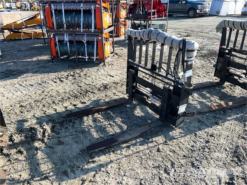 42 in Hydraulic Skid Steer Forks Fourche