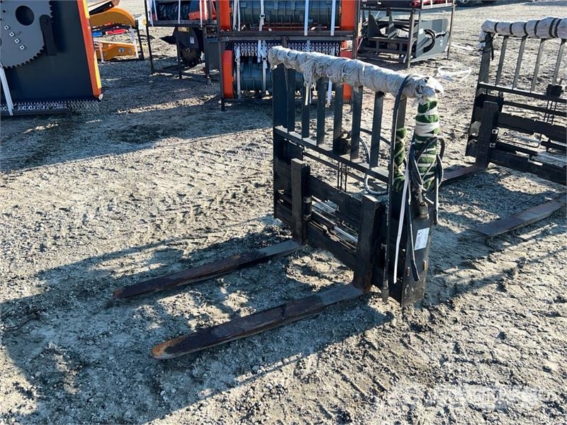 42 in Hydraulic Skid Steer Forks Fourche