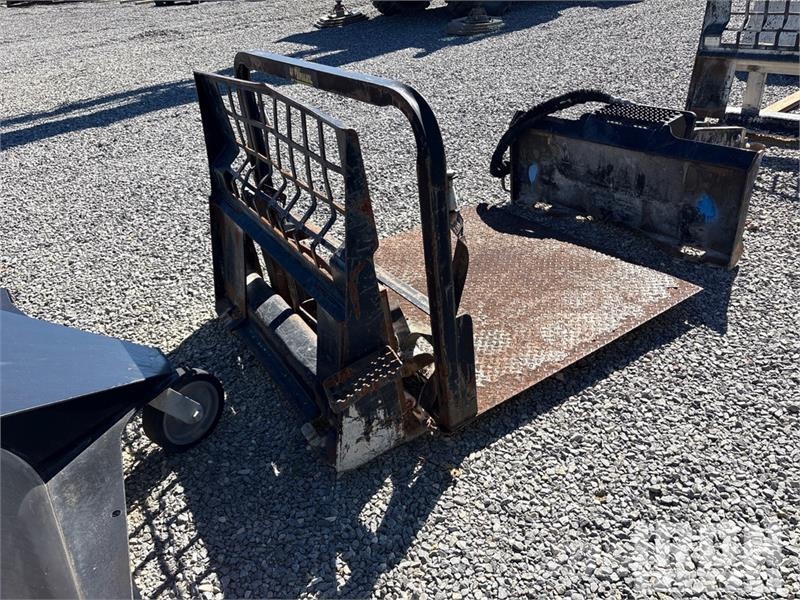 44 in Skid Steer Forks Garfos