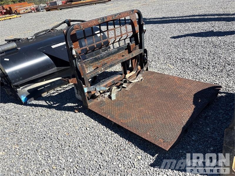 44 in Skid Steer Forks Garfos