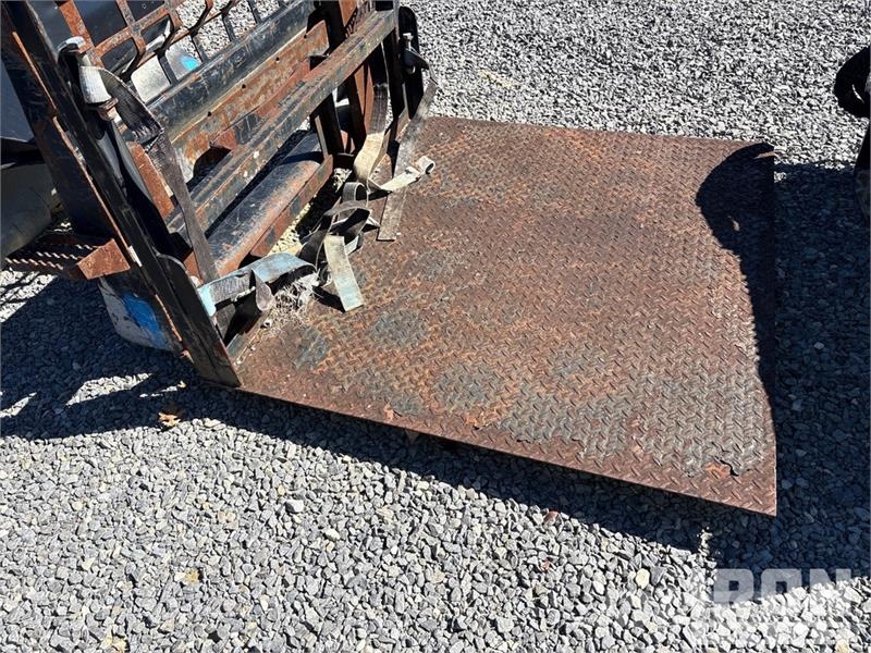44 in Skid Steer Forks Garfos