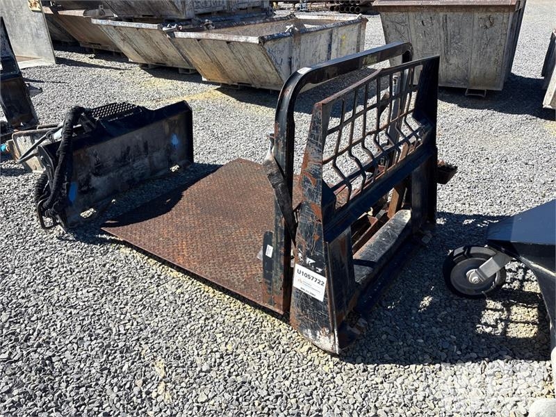 44 in Skid Steer Forks Garfos