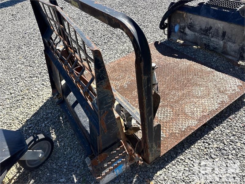 44 in Skid Steer Forks Garfos