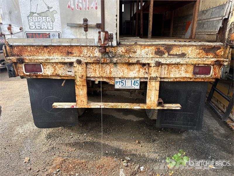  45 ft x 102 in T/A Van Trailer Furgons