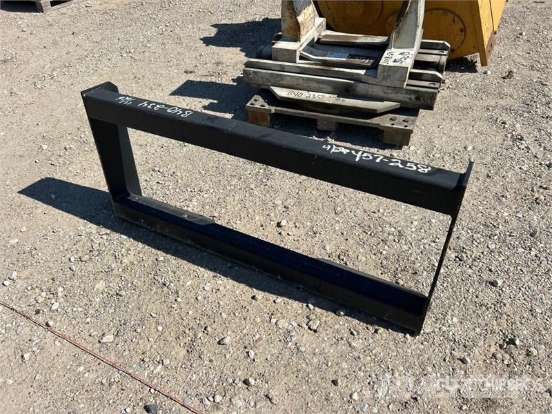  46 in . Skid Steer Attachment Mounting Plate Other components