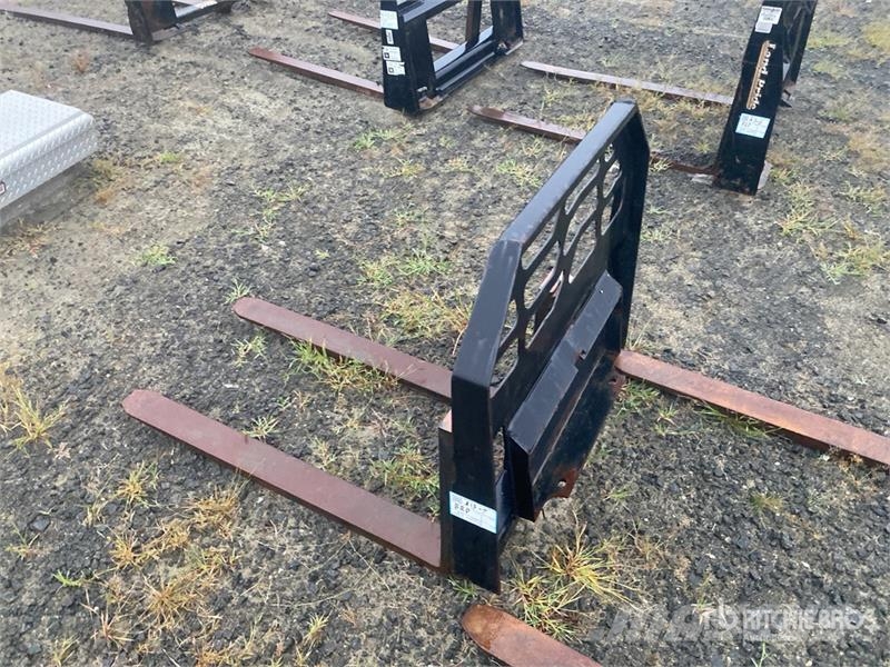 48 in Skid Steer Forks Fourche