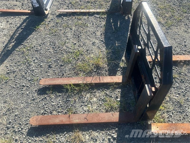 48 in Skid Steer Forks Fourche