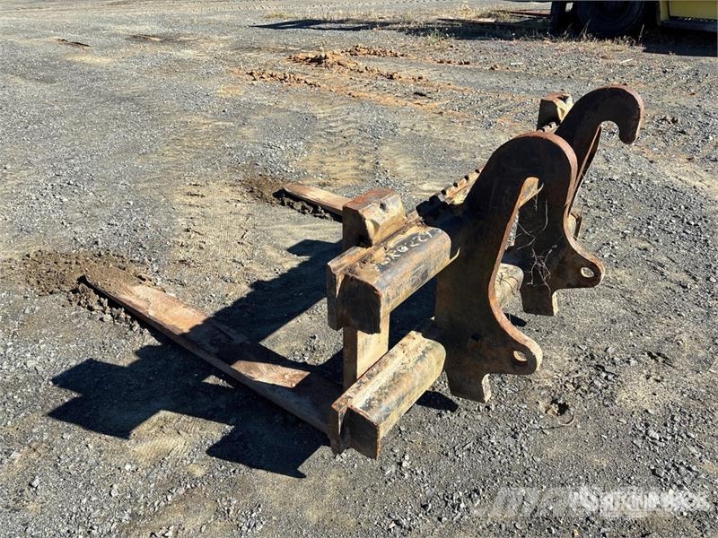 59 in Q/C Wheel Loader Forks - Fits Cat 930G Fourche