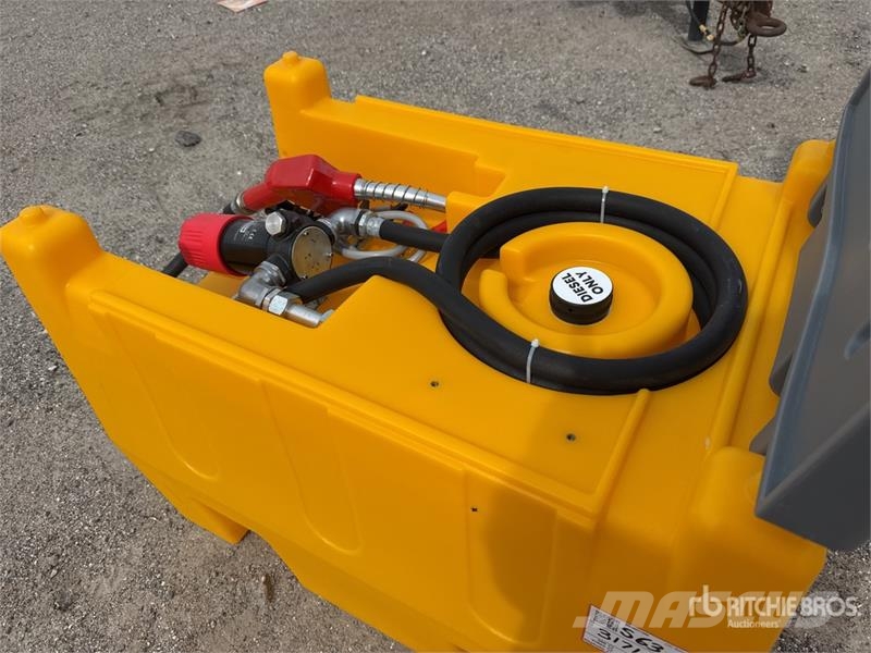 60 Gallon Poly Diesel Tank with 12v Pump (Unused) Outros Florestal