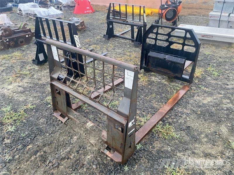 60 in Skid Steer Forks Fourche