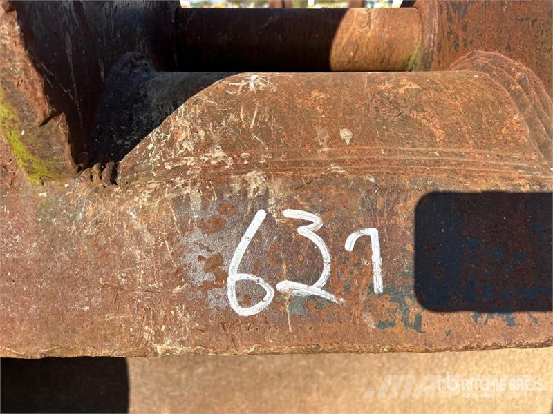 67 in Digging Excavator Bucket - Fits Cat 330 Žlice