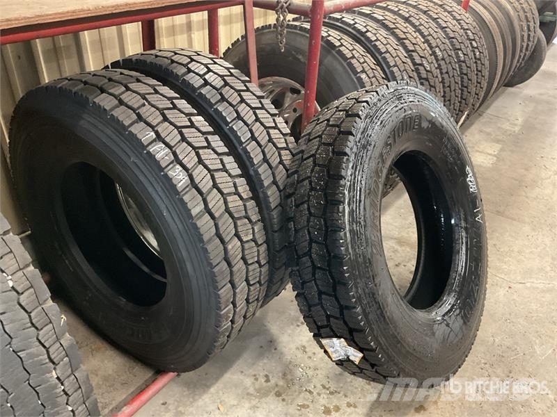 7 New Recapped 11R22.5 Tires Mounted on Aluminum W Гуми