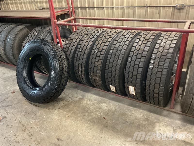 7 New Recapped 11R22.5 Tires Mounted on Aluminum W Гуми