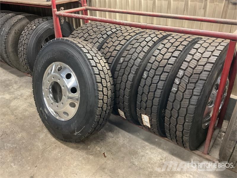 7 New Recapped 11R22.5 Tires Mounted on Aluminum W Гуми