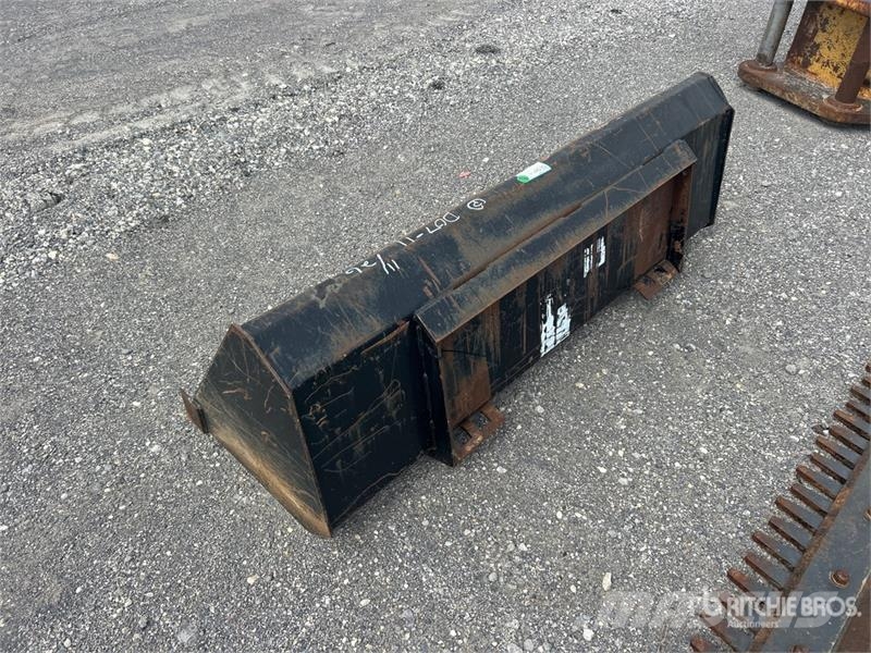  72 in General Purpose Skid Steer Bucket Skovle