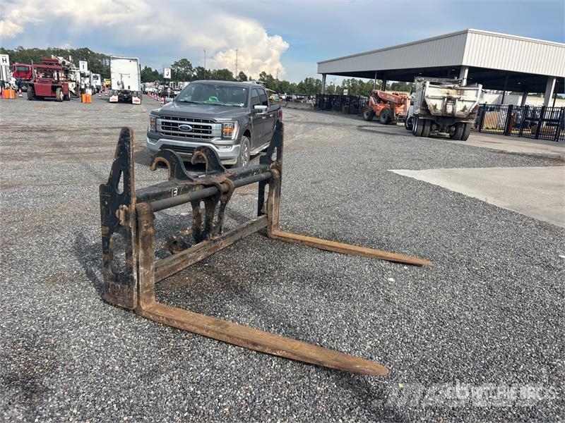 72 in Wheel Loader Forks - Fits Cat 938 Garfos