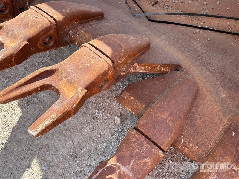  74 in Digging Excavator Bucket Baldes