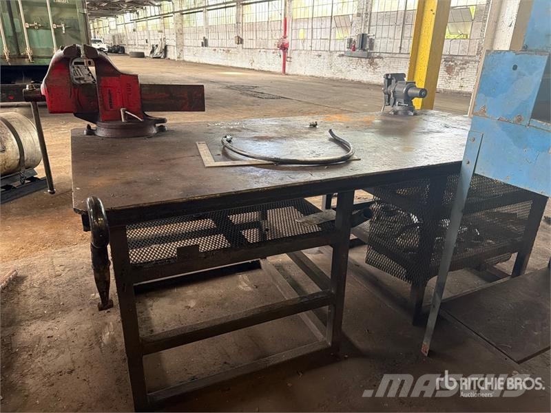 8 ft Workbench Other components