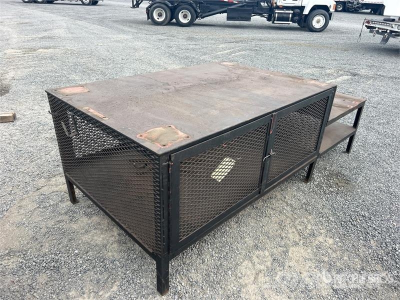  9 ft x 4 ft Metal Fab Work Table معدات البناء - غير ذلك