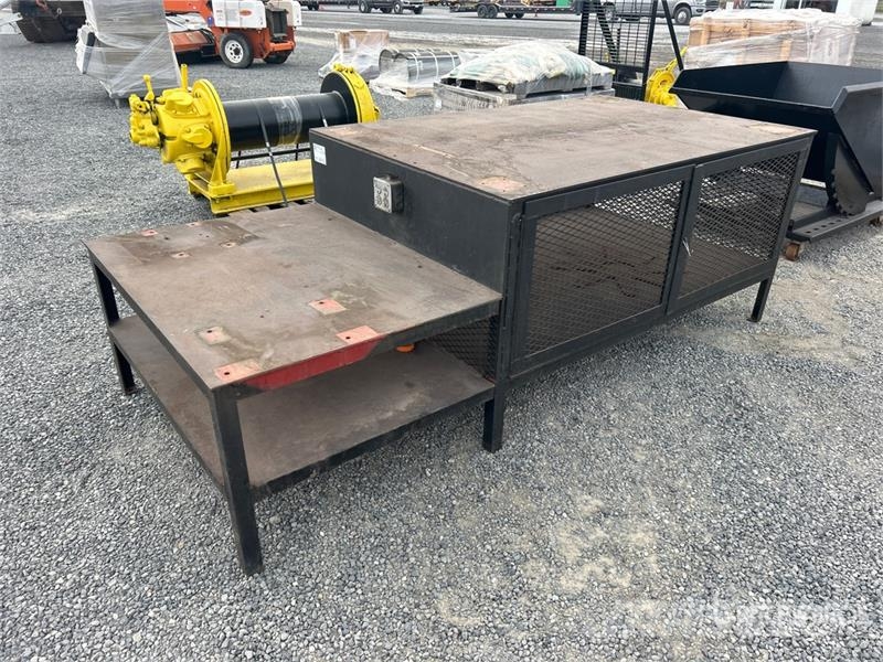 9 ft x 4 ft Metal Fab Work Table معدات البناء - غير ذلك